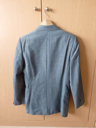 Traje gris con chaleco