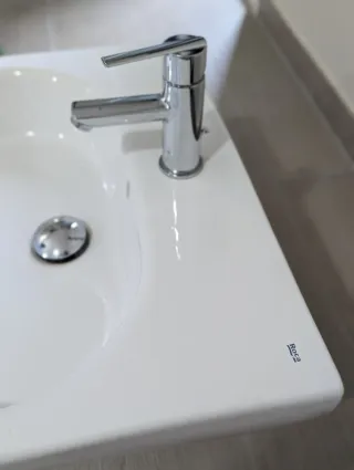Lavabo Roca de baño porcelana blanco + grifo