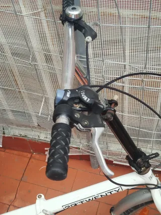 Bicicleta plegable blanca muy buen estado