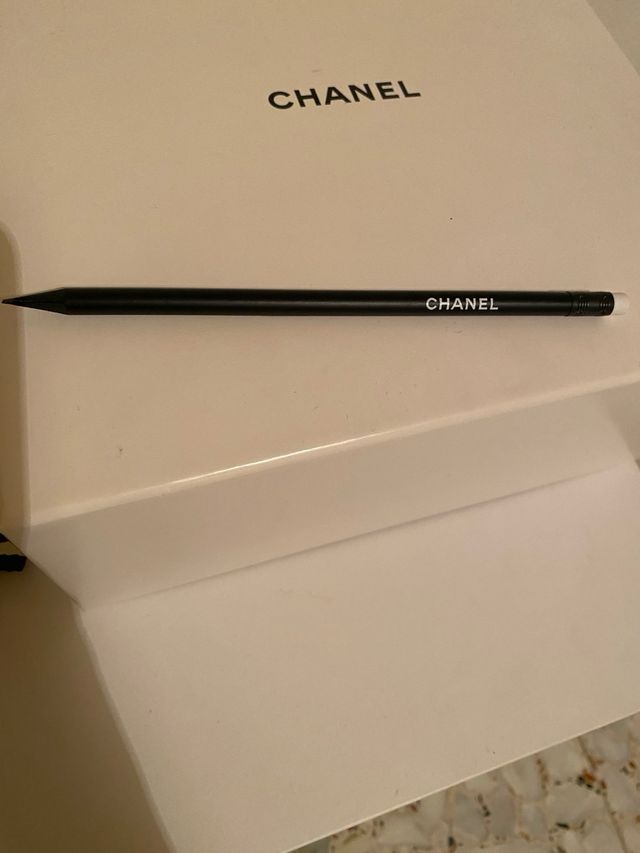 Lápiz de escritura Chanel Negro con goma de borrar