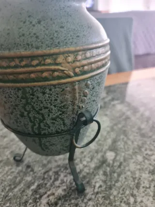 Vaso decorativo con base in ferro