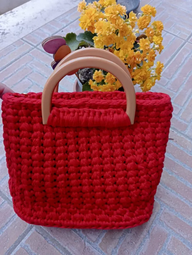 Borsa artigianale in fettuccia rossa