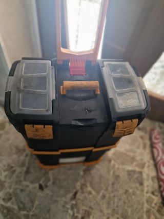 Carrello porta attrezzi con ruote