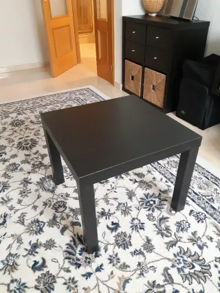 Mesa auxiliar Ikea LACK negra + rosa