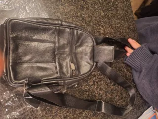 Mochila negra de polipiel