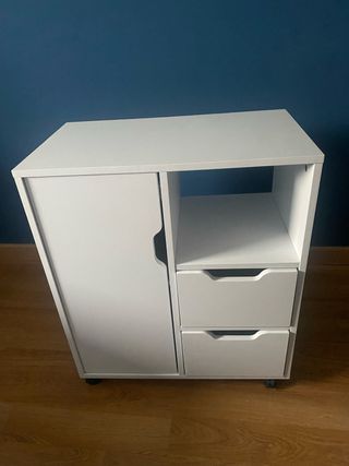 Mueble auxiliar blanco con ruedas