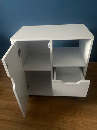 Mueble auxiliar blanco con ruedas