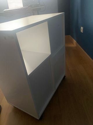 Mueble auxiliar blanco con ruedas