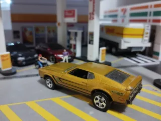 Hot wheels Ford Mustang Mach 1 Dorado