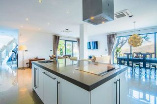 Chalet en alquiler en Elviria en Marbella