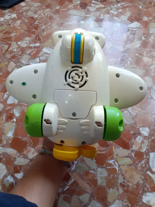 Avión de juguete con luz y sonido