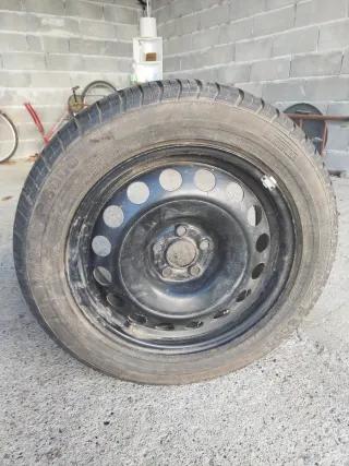 Gomma Pirelli 205/55 R16 su cerchio ferro 5 fori