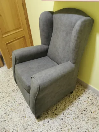 Sillón orejero gris