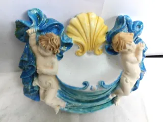 Acquasantiera in ceramica con angeli