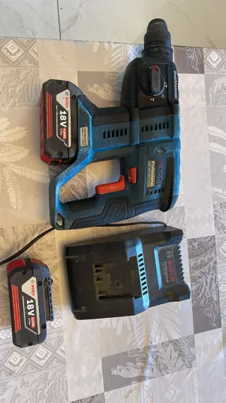 Taladro percutor Bosch Professional 18V 2 baterias