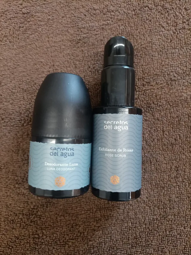 Secretos del Agua: Desodorante Luna y Exfoliante