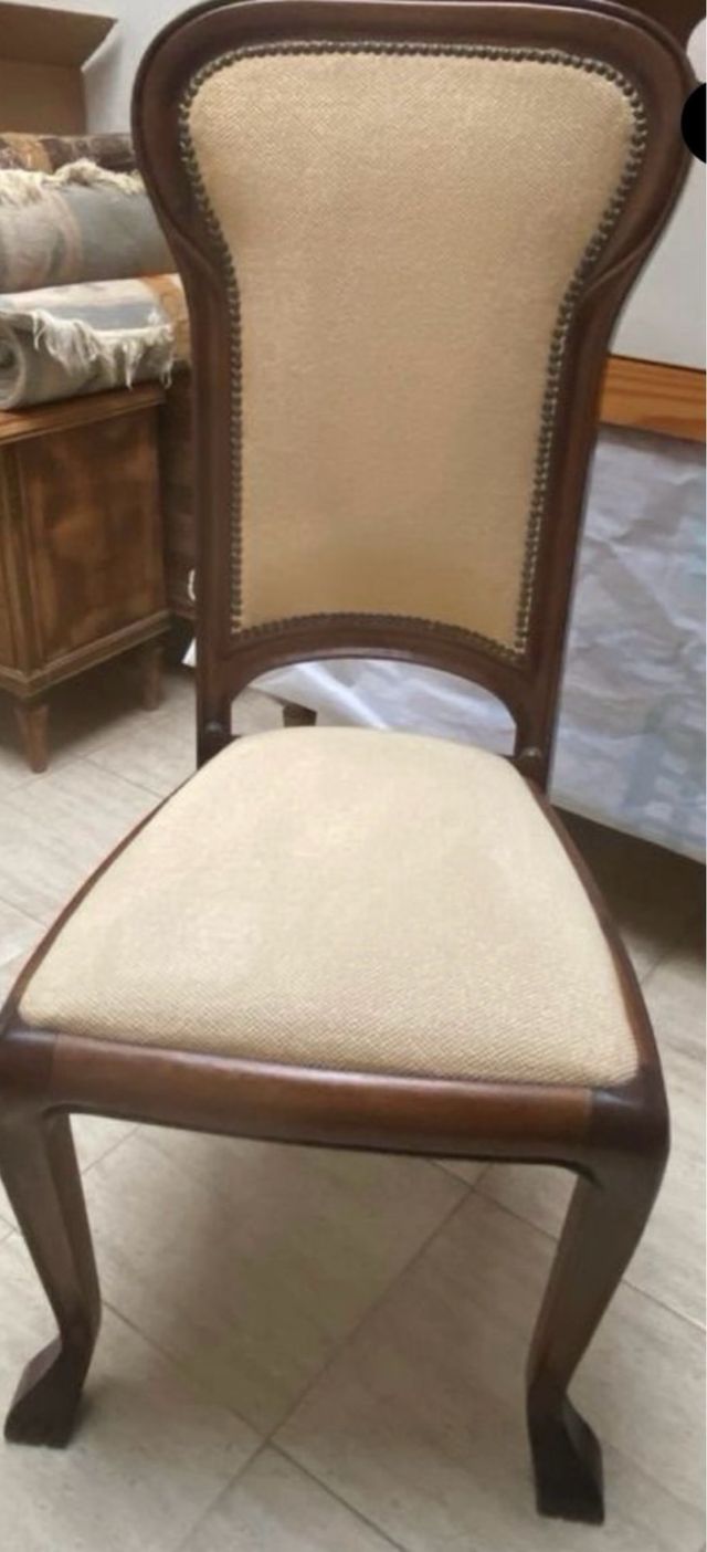 6 Sillas de madera maciza tapizadas