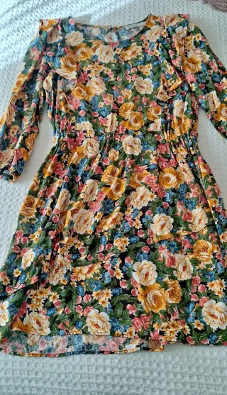 Vestido floral Stradivarius talla L
