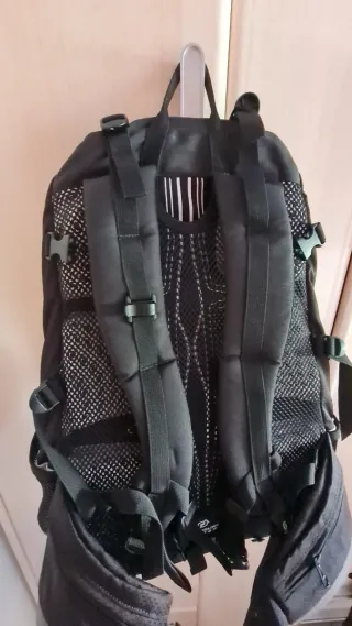 Mochila de trekking negra