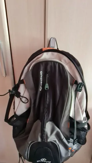 Mochila de trekking negra