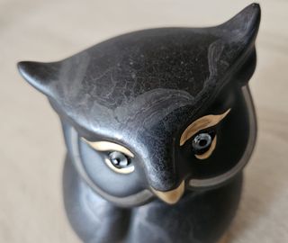 Búho decorativo de cerámica