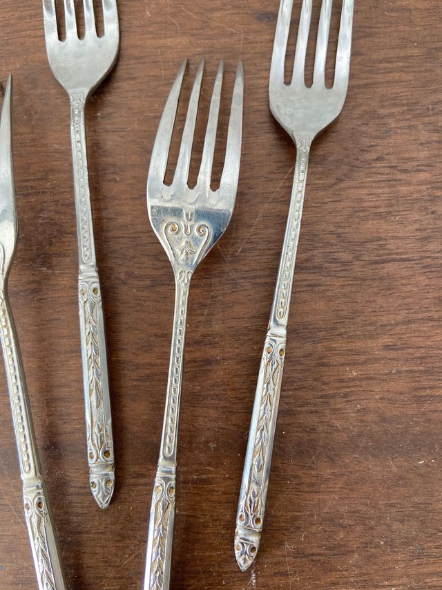 Set 4 Tenedores Postre Modernistas