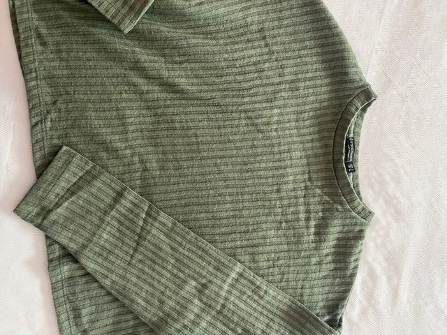 Jersey Stradivarius verde oliva