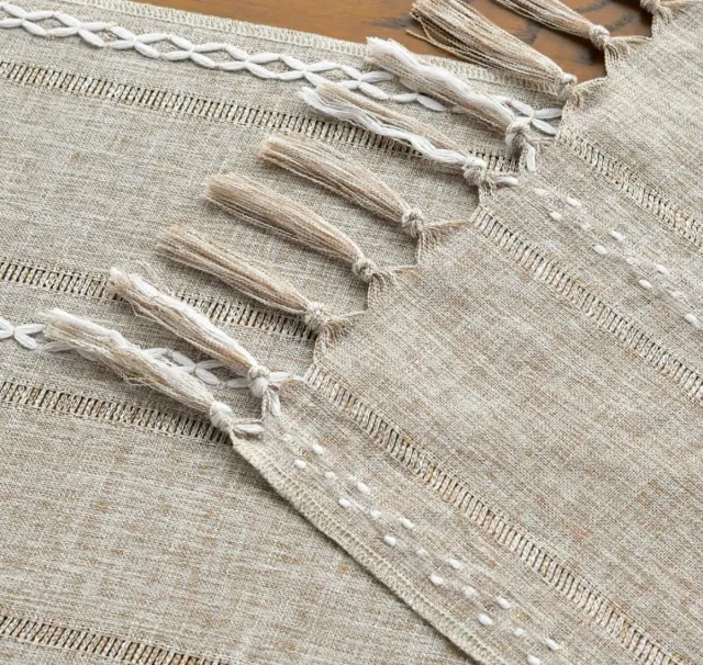 Camino de mesa con flecos y detalles