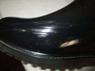 BOTAS ALTAS DE AGUA NEGRO CHAROL NUMERO 39