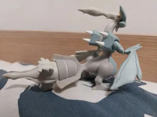 Figura Pokemon Kyurem Blanco Moncolle ML-10