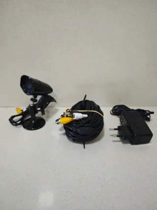 Cámara de seguridad a color con cables y adaptador