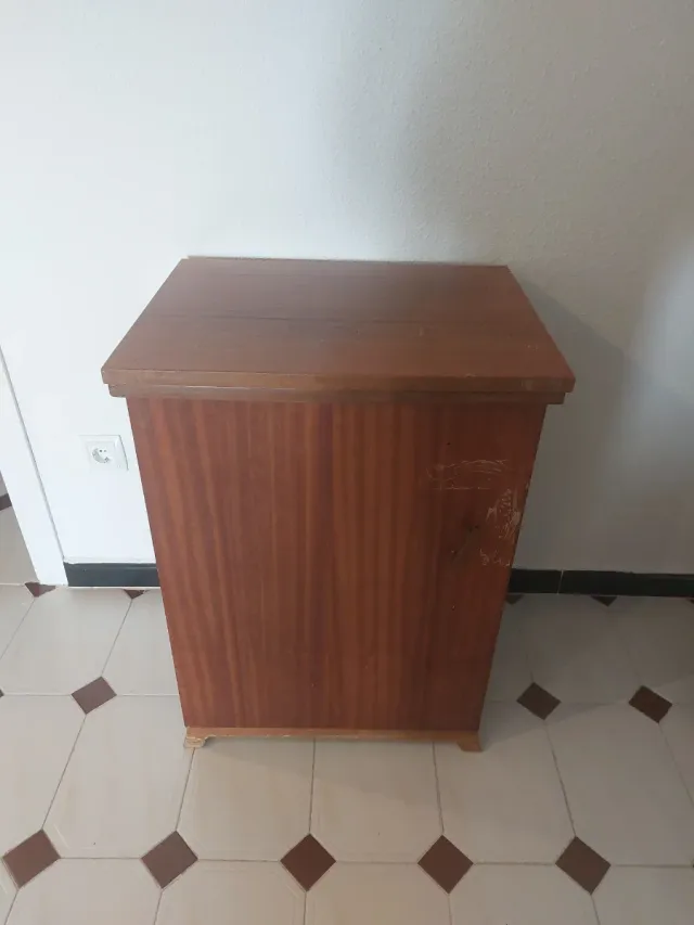 Máquina de coser ALFA antigua con mueble.
