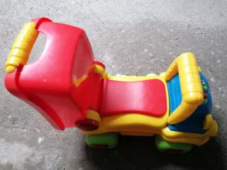 Camión correpasillos Clementoni