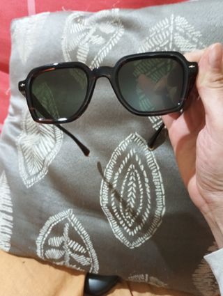 Gafas de sol negras y marrones 40€ Una gran oferta