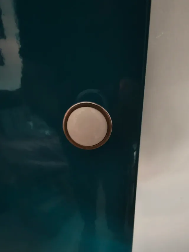 Puertas de armario azul brillante