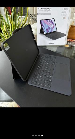 Logitech Combo Touch iPad Pro 13 M4