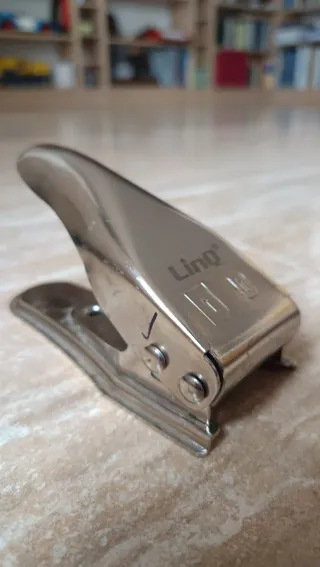 PERFORADORA DE TARJETAS DE TELÉFONO ANTIGUO