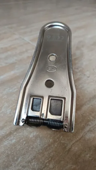 PERFORADORA DE TARJETAS DE TELÉFONO ANTIGUO