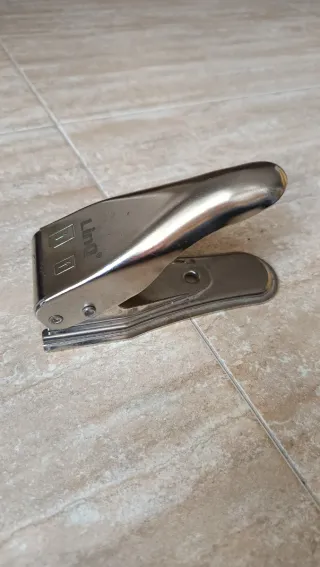 PERFORADORA DE TARJETAS DE TELÉFONO ANTIGUO