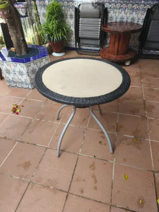 Mesa de jardín redonda