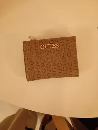 Cartera Guess Marrón y Dorada