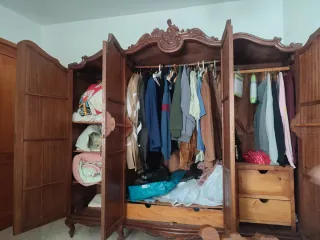 Ropero Canario antiguo de madera.