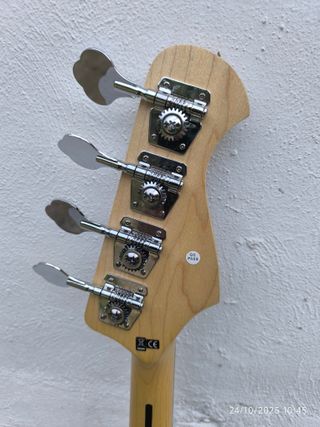 Bajo eléctrico factura  amplificador funda nuevos