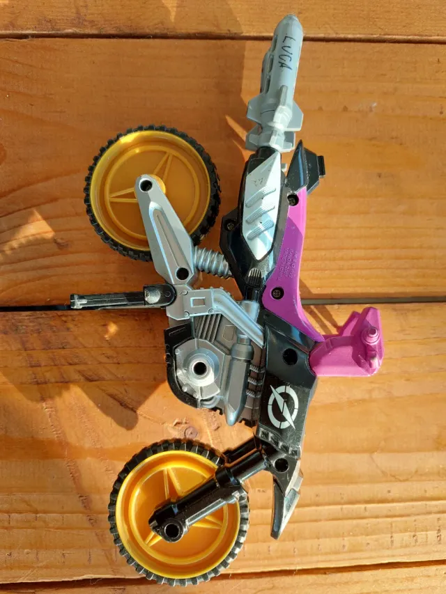 Power Rangers Operation Overdrive con Moto