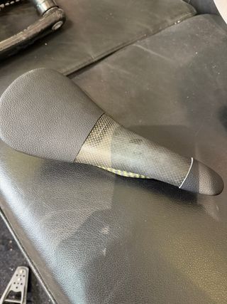 Sillín Tune Speedneedle Piel 90grs