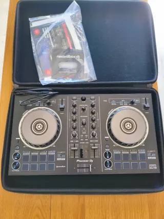 Mesa de mezclas Pioneer DJ DDJ-RB