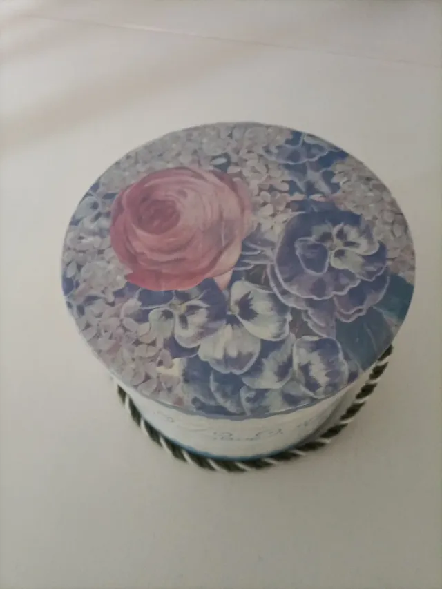Caja decorativa redonda