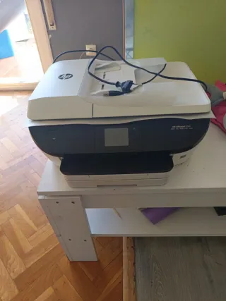 Impresora HP OfficeJet 5744
Nueva a estrenar