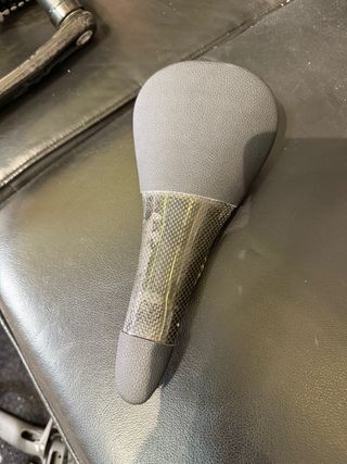 Sillín Tune Speedneedle Piel Brillo 90g