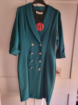 Vestido verde estilo smoking.